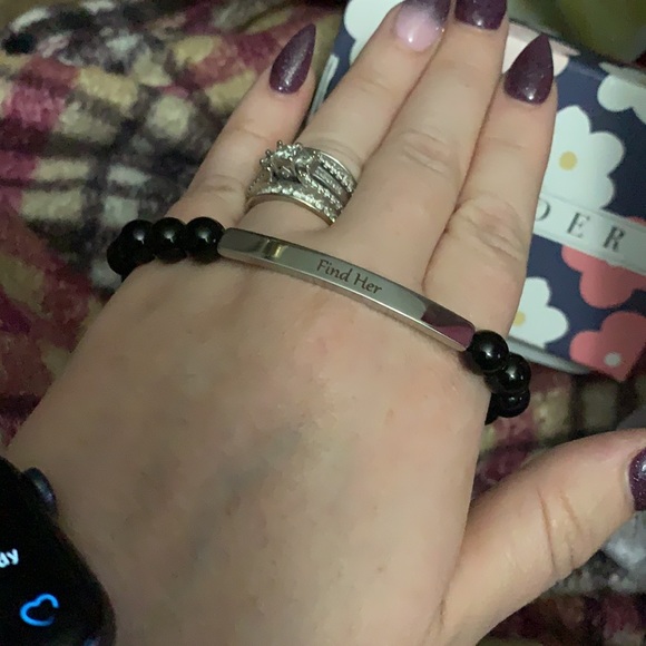 Black beaded stretchy bracelet - Picture 2 of 2